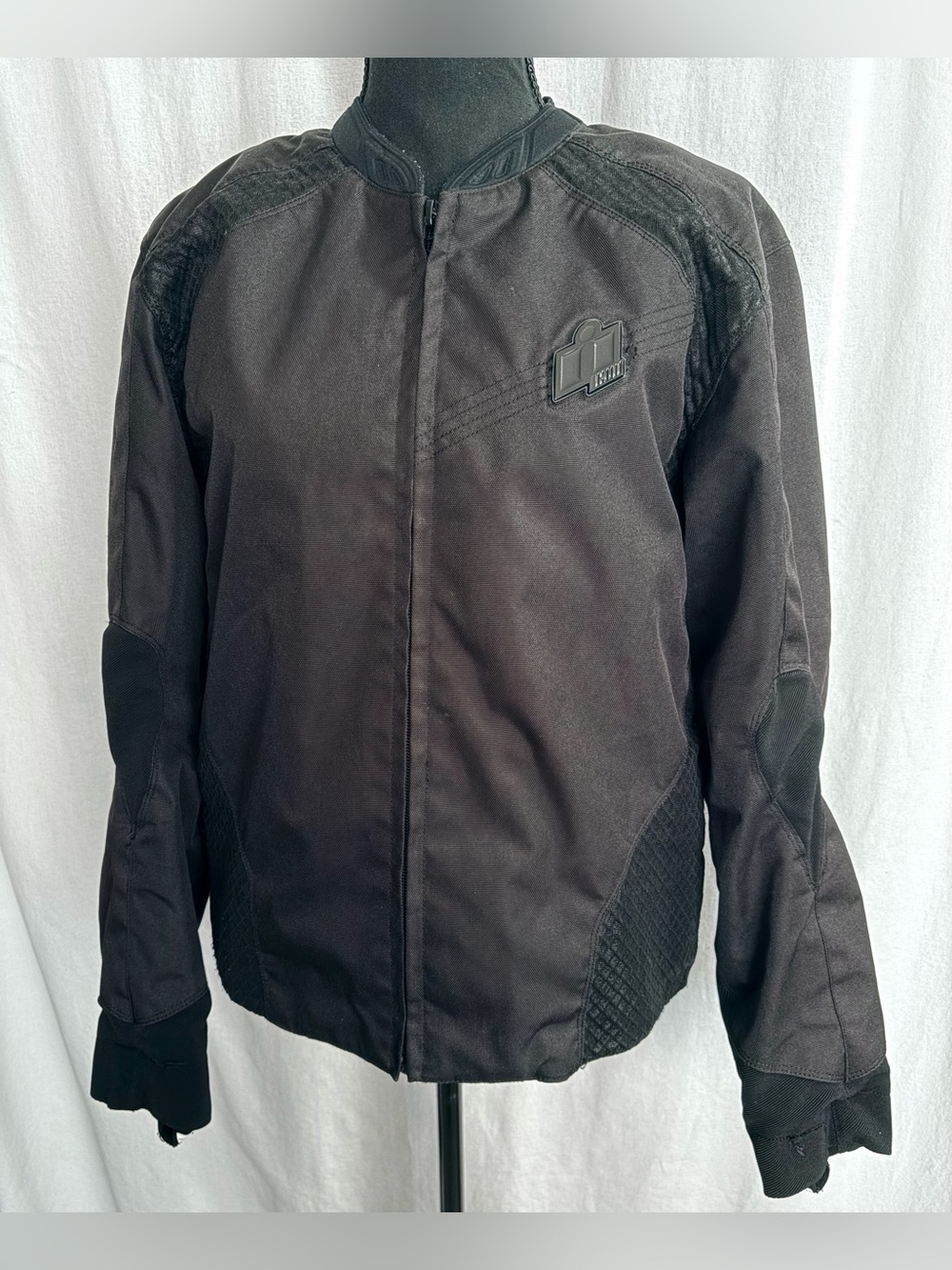 Men’s Medium ICON Overlord Stealth Textile Riding Jacket Liner Full D30 Armor